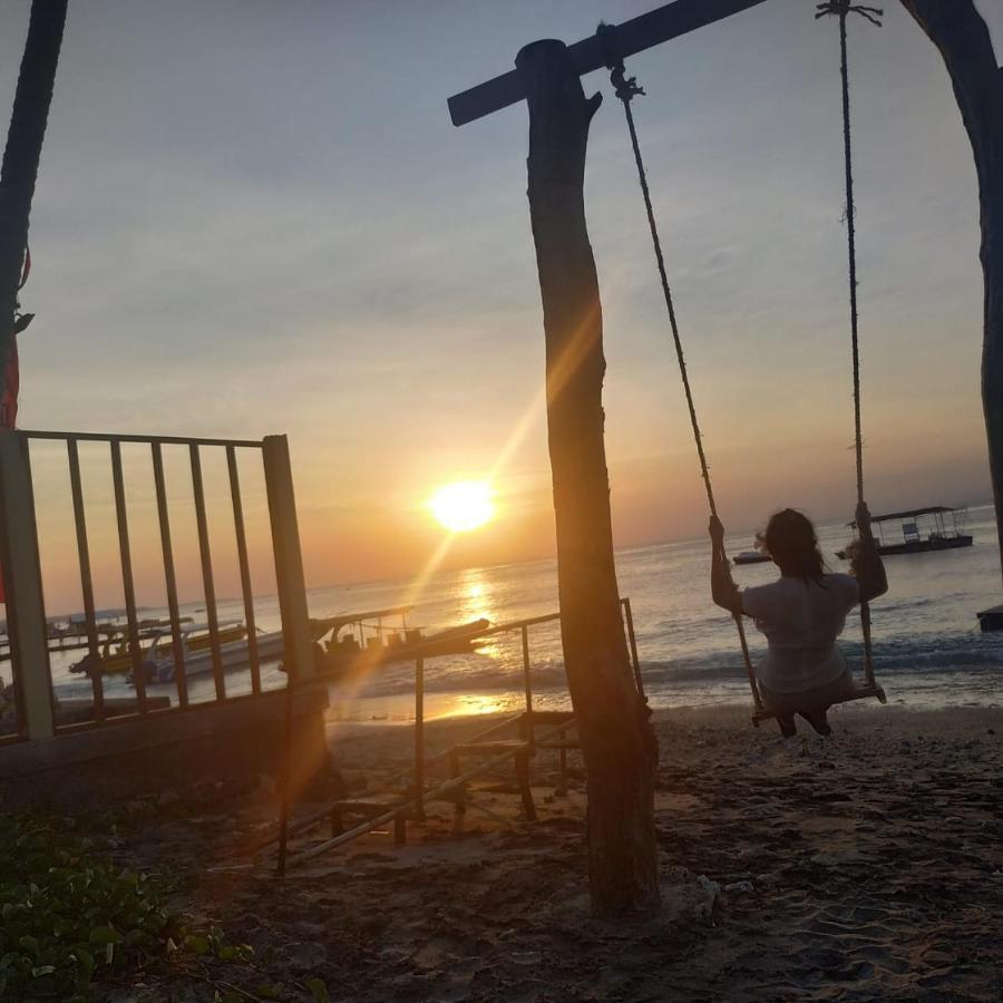 Pi Karya Beach Batununggul Exterior foto